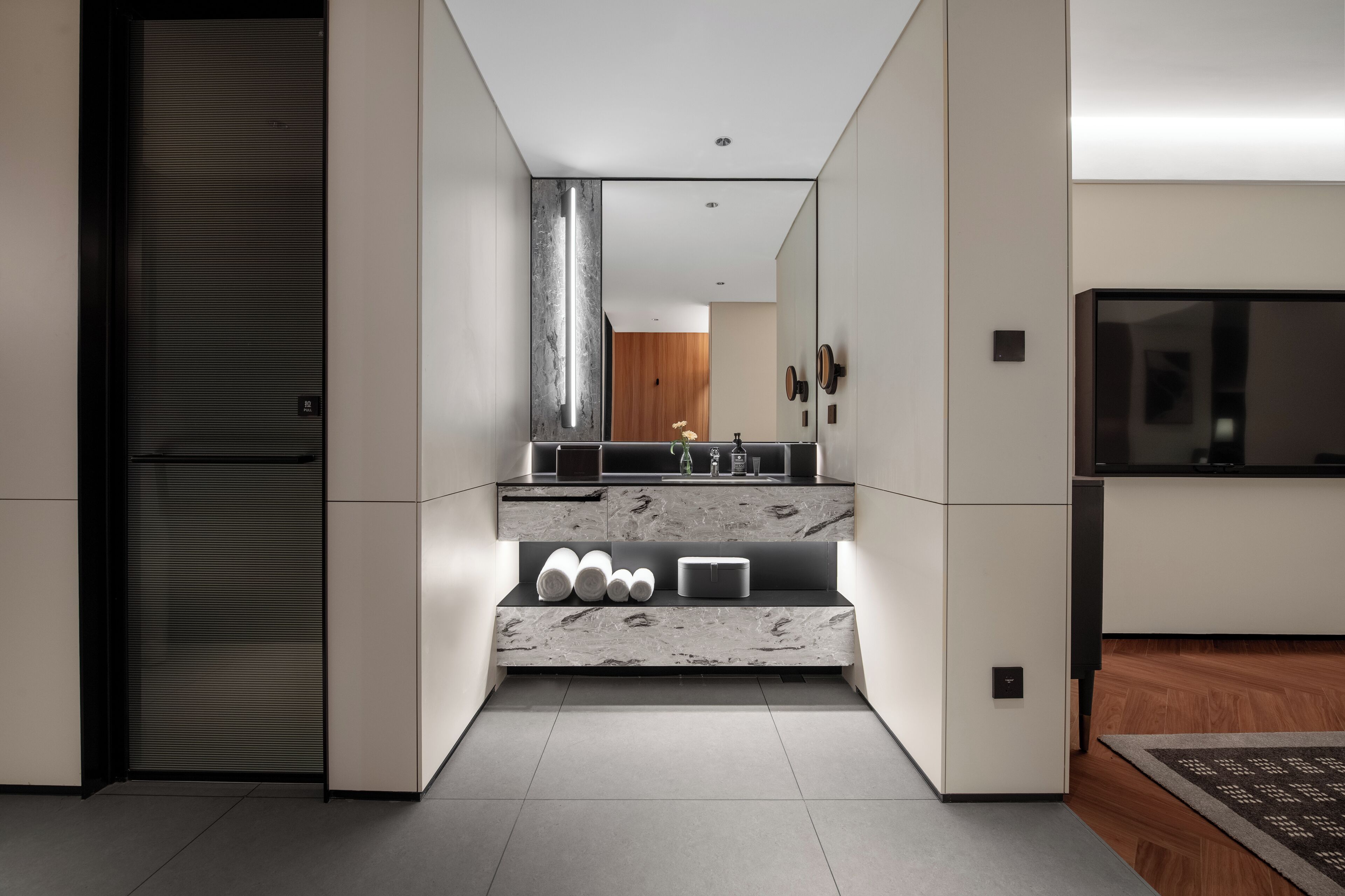 Business Double Room, City View | Living area