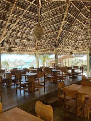 Dining - Amour Beach Villas (Zanzibar)