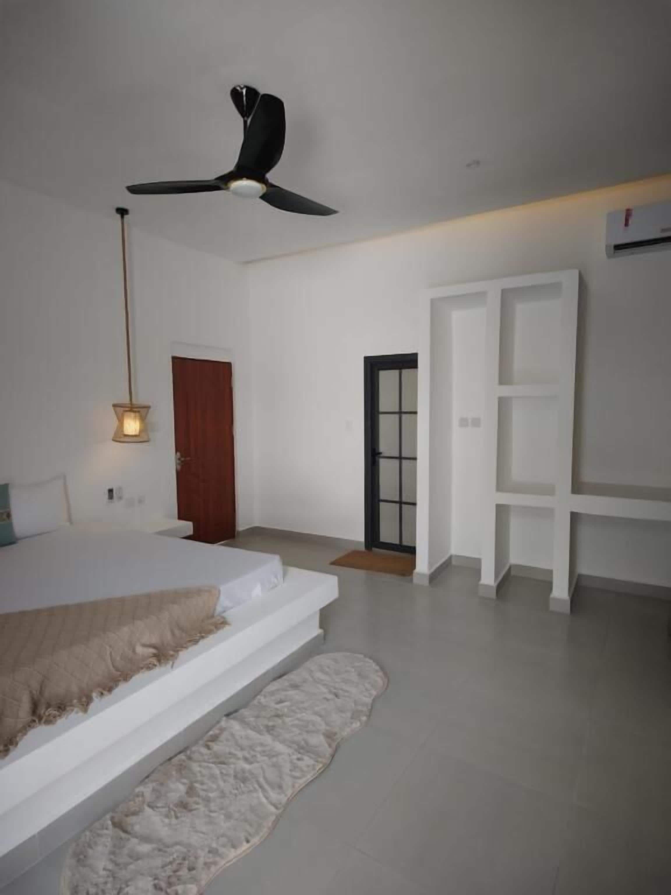 Villa, 2 slaapkamers, privézwembad, langs het strand | Een kluis op de kamer, een strijkplank/strijkijzer, gratis wifi