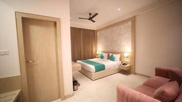 In-room safe, free WiFi, wheelchair access