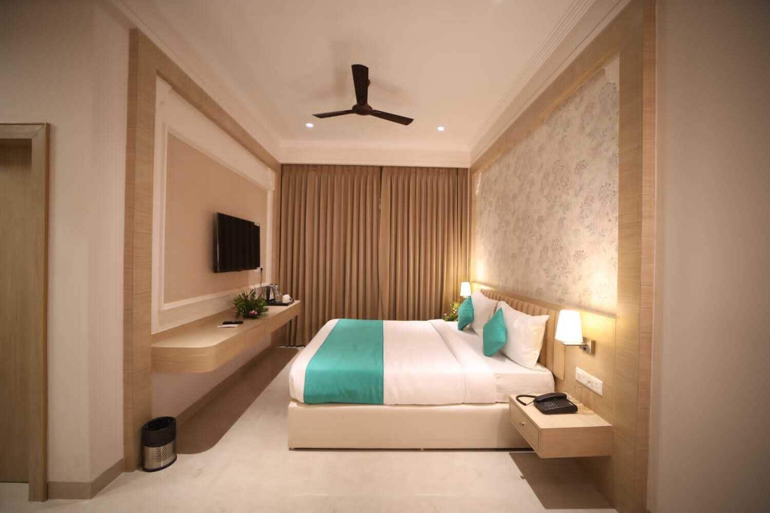 In-room safe, free WiFi, wheelchair access