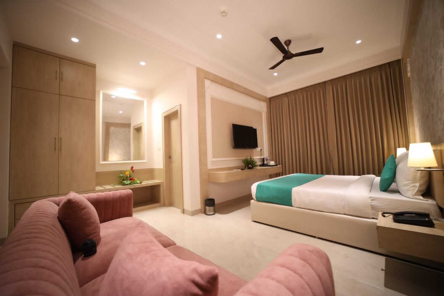 Executive Double Room, Balcony, City View | In-room safe, free WiFi, wheelchair access