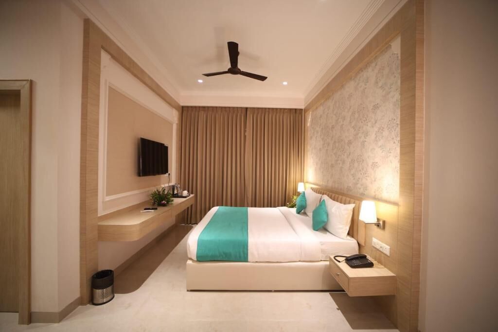 Executive Double Room, Balcony, City View | In-room safe, free WiFi