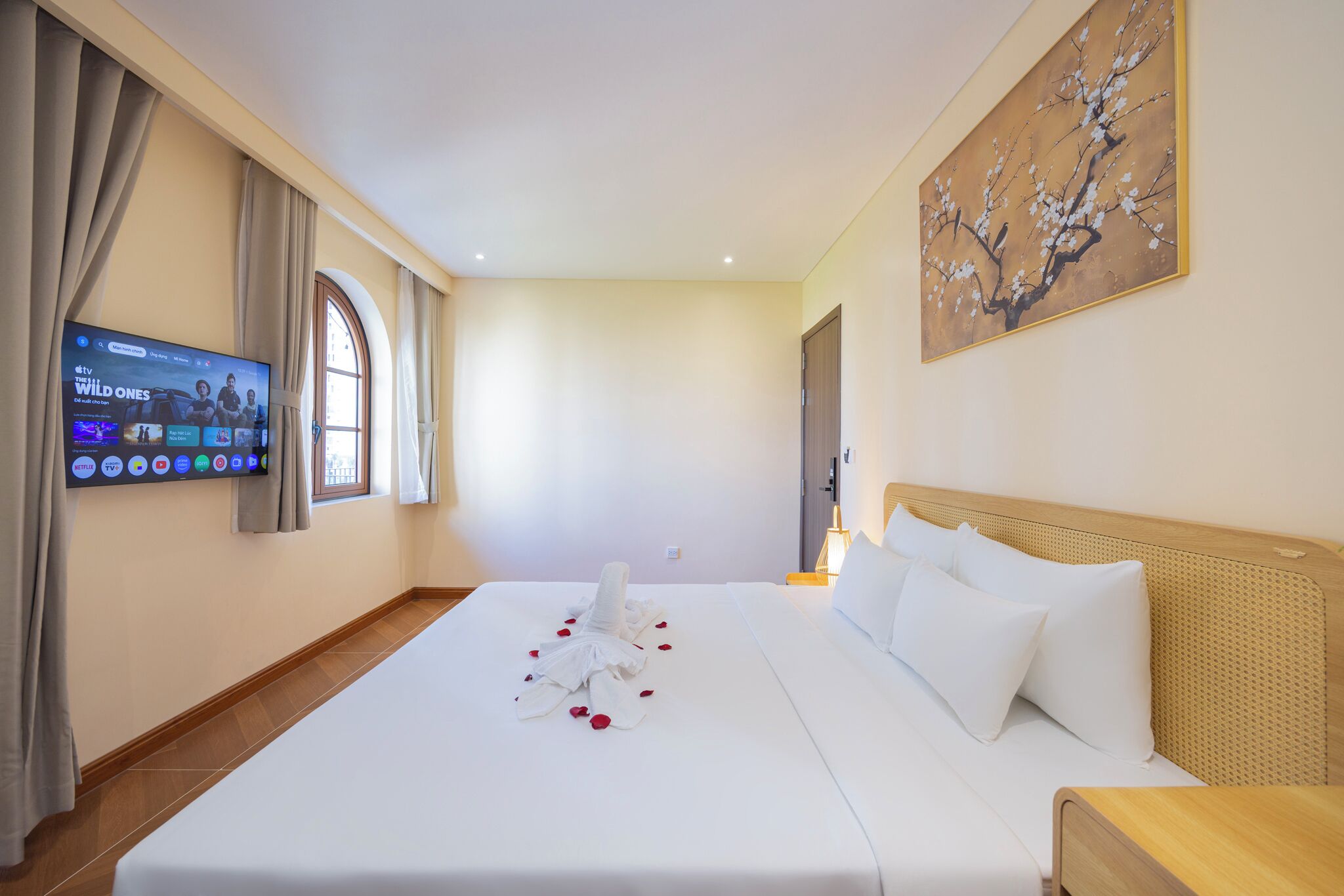 Minibar, individually decorated, laptop workspace, blackout curtains