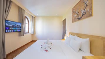 Minibar, individually decorated, laptop workspace, blackout curtains