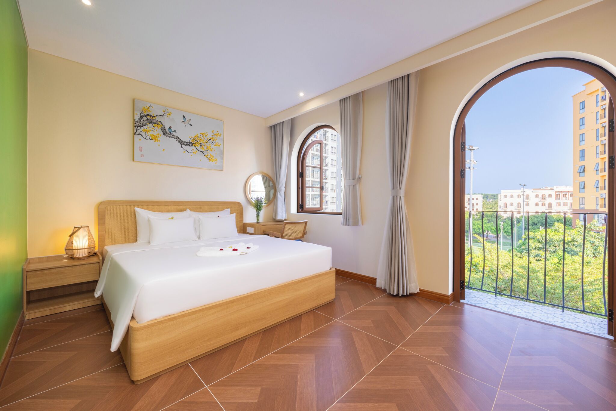 Deluxe Room, Balcony, City View | Minibar, laptop workspace, blackout drapes, soundproofing