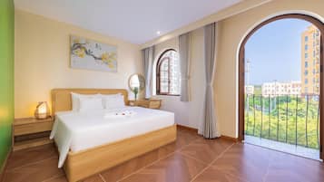 Deluxe Room, Balcony, City View | Minibar, laptop workspace, blackout drapes, soundproofing
