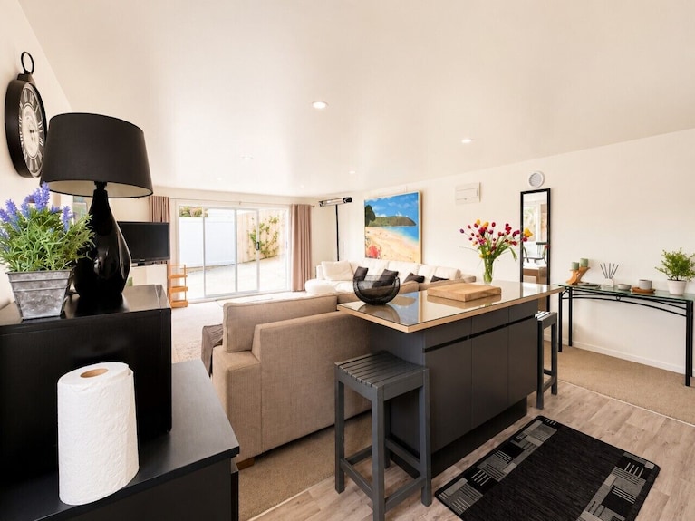 Stylish 1br Retreat | Patio | Walk To Shops | Parking - Whangarei