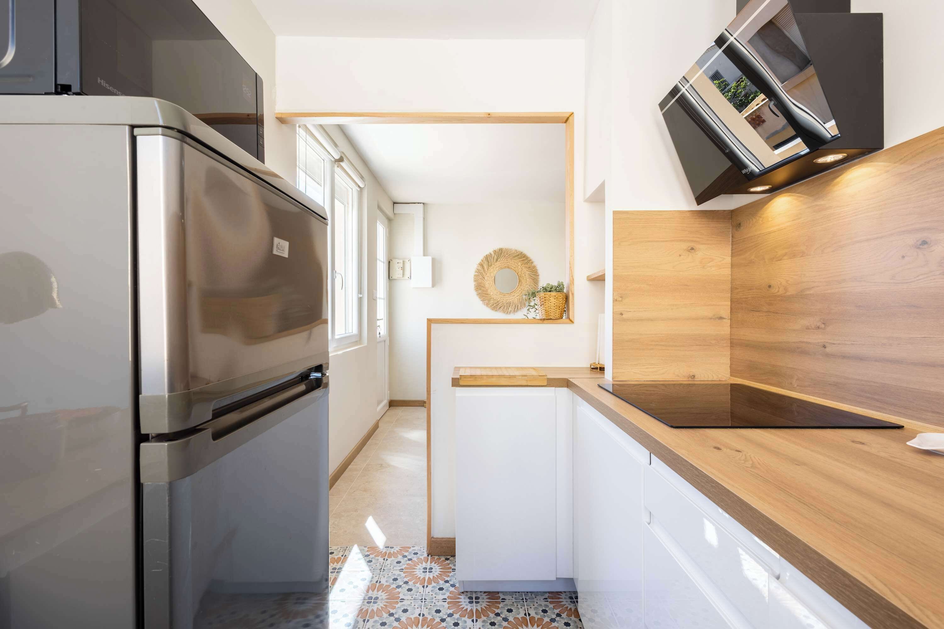 Fridge, microwave, dishwasher, coffee/tea maker