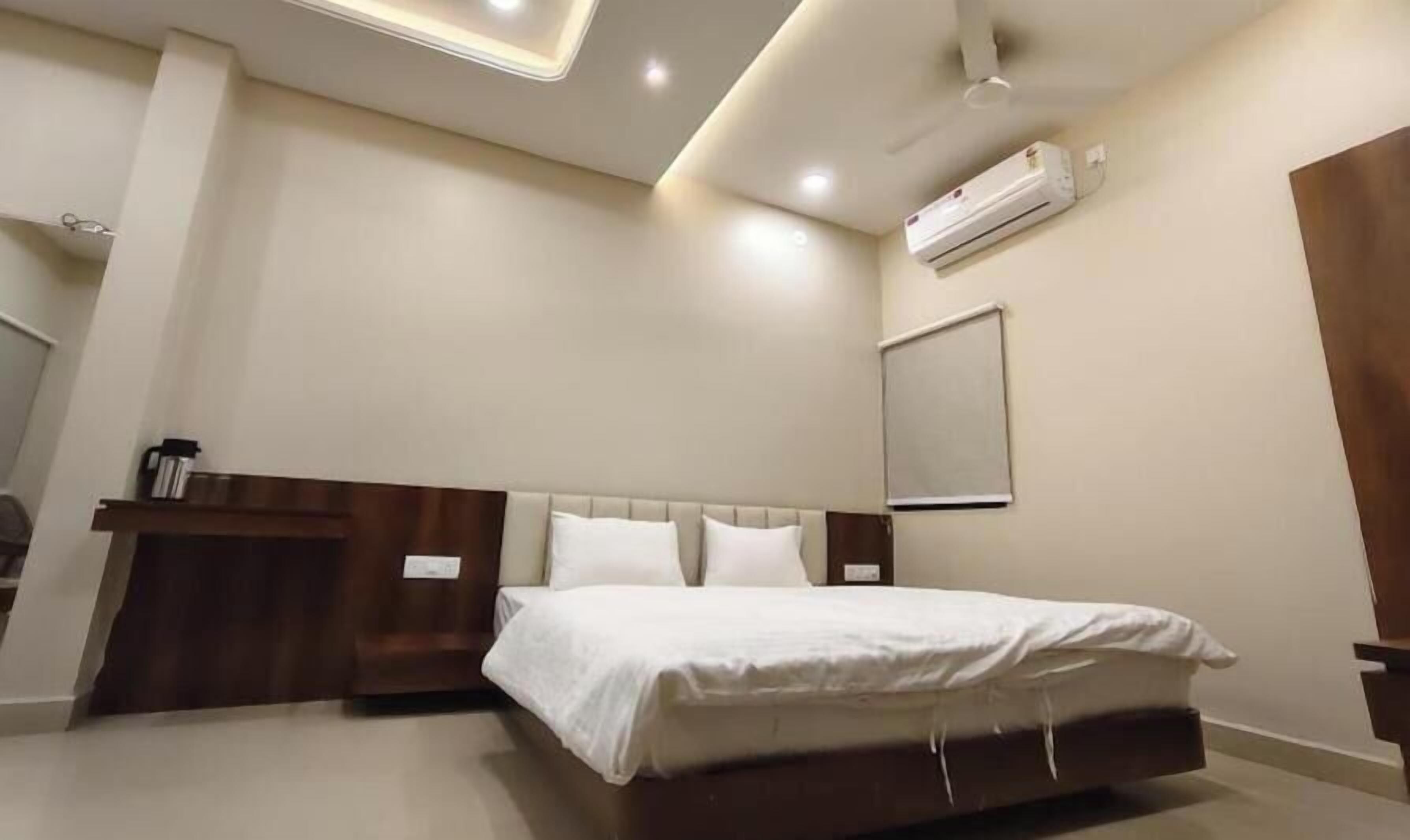 In-room safe, free WiFi
