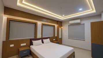 Premium Double Room, Balcony | Peti besi dalam bilik, Wi-fi percuma