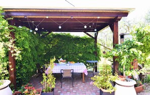 Outdoor dining - Comfy accommodation in Umag (Umag)
