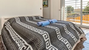 4 Schlafzimmer, Schreibtisch, Internetzugang