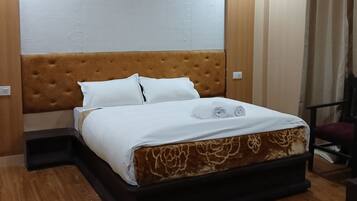 Deluxe Double Room, Balcony | Free WiFi