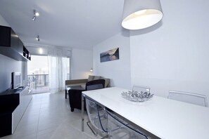 Interior - UHC PARADISE VILLAGE SUPERIOR: 4-Person Apartment Near PortAventura (Salou)