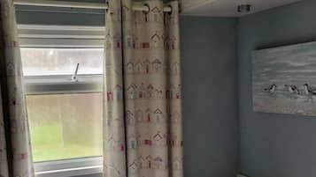 2 Schlafzimmer, Bügeleisen/Bügelbrett