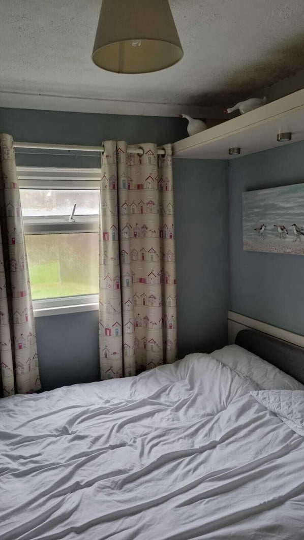 2 bedrooms, iron/ironing board