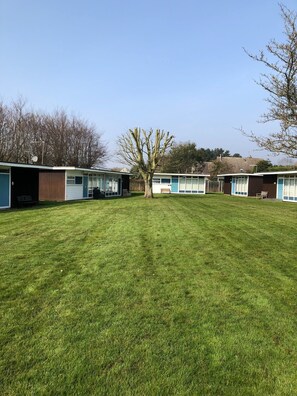Exterior - Well equipped chalet on quiet site with Club House and heated pool (in season). (Stalham)