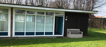 Well equipped chalet on quiet site with Club House and heated pool (in season).