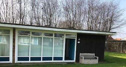 Well equipped chalet on quiet site with Club House and heated pool (in season).