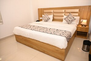 Iron/ironing board, free WiFi - Hotel Golden Bliss (Lucknow)