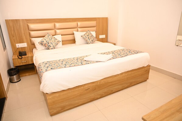 Deluxe Double Room | Iron/ironing board, free WiFi - Hotel Golden Bliss (Lucknow)
