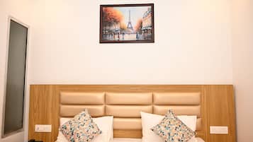 Deluxe Double Room | Iron/ironing board, free WiFi