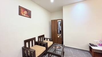 Executive Double Room | Desk, free WiFi