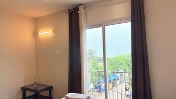 Premium Room, Park View | Desk, free WiFi