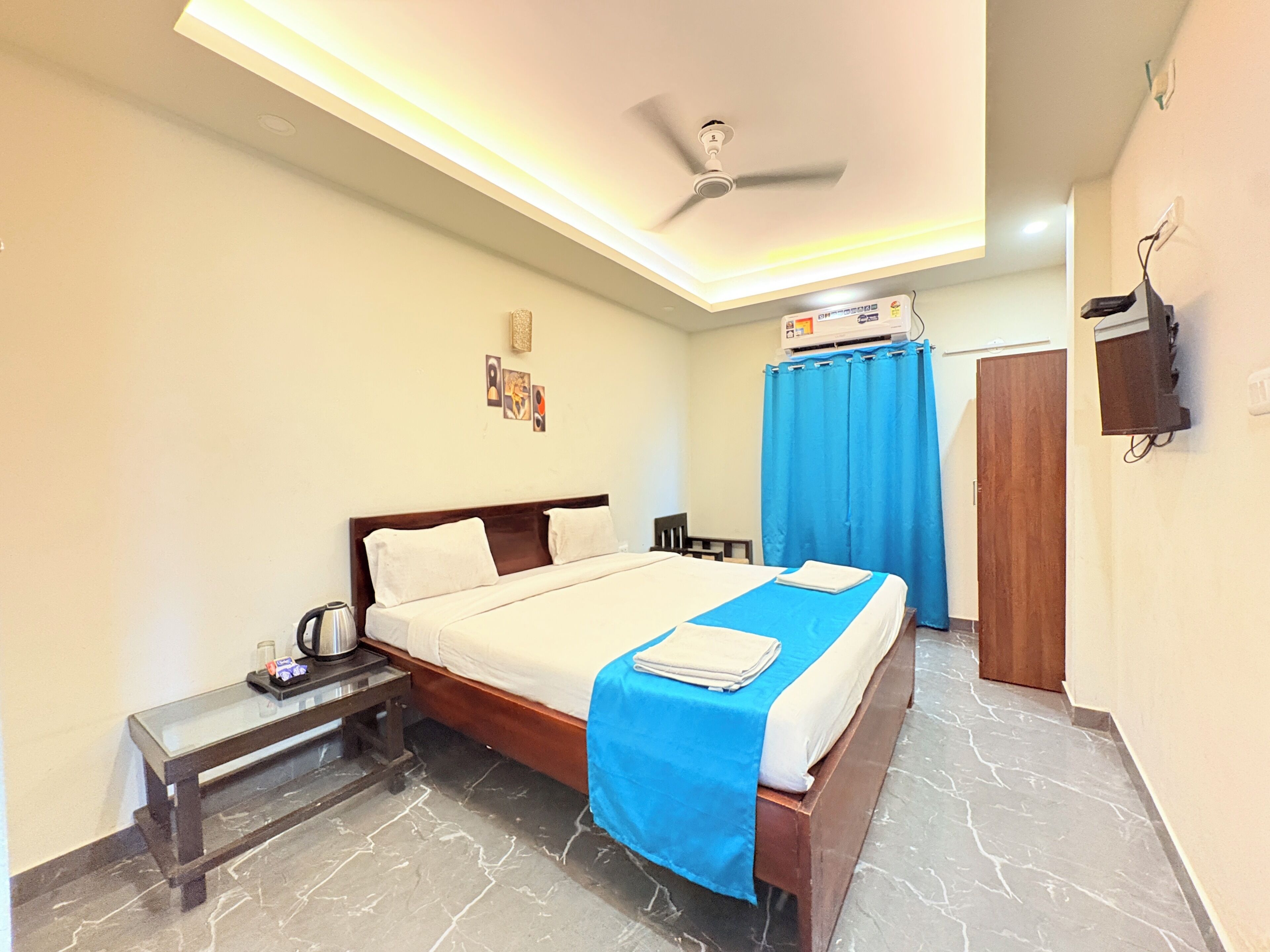 Executive Double Room | Desk, free WiFi