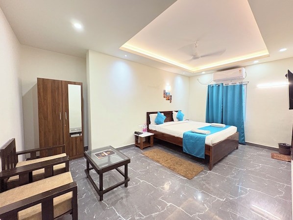 Executive Double Room | Desk, free WiFi - SEMAYRA near light house (Puri)