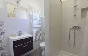 Shower, towels - Modern studio with terrace (Umag)
