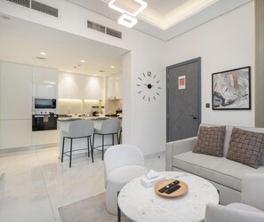 Căn hộ Deluxe, ban công, quang cảnh thành phố | Khu phòng khách