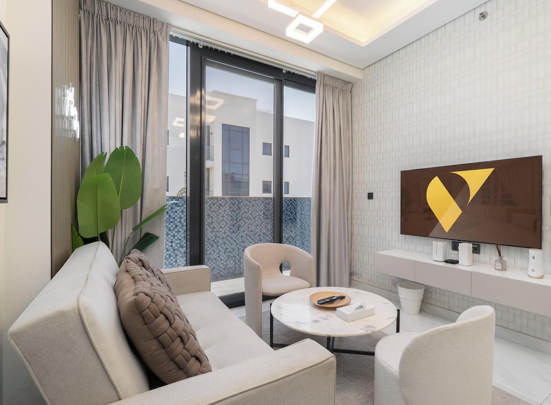 Deluxe Apartment, Balcony, City View | Living area