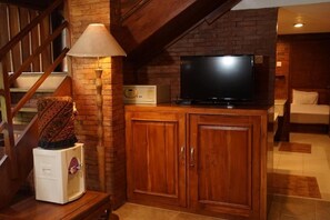 Bungalow tradicional, 3 habitaciones, Terraza, vista al jardín | Interior