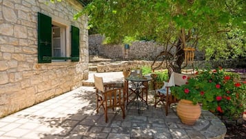 Traditional Apartment, Garden View | Outdoor dining