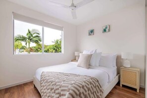 Iron/ironing board, travel cot, WiFi, bed sheets - A Calm City Base | Cairns CBD (Cairns North)