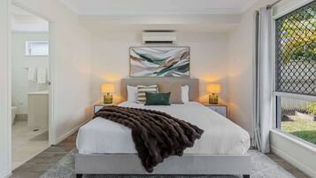 4 bedrooms, WiFi, bed sheets