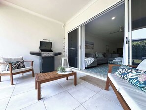 Terrace/patio - The Nook - Pet & Family-Friendly 4-Bedroom (Palm Cove)