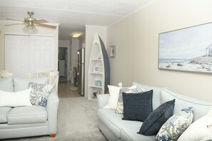 Living area - Beautiful one Bedroom just steps to the beach with outdoor pool and closer to north park (Ocean City)