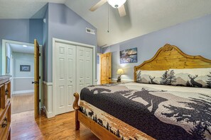 3 bedrooms, iron/ironing board, free WiFi, bed sheets - Whispering Waters, Hot Tub, Riverside, Free Tickets (Pigeon Forge)