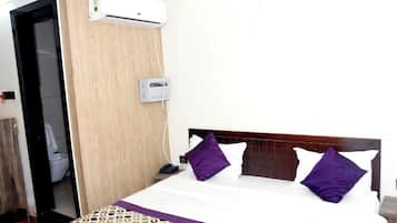 Double Room, City View | Desk, free WiFi