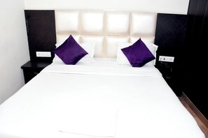 Double Room, City View | Desk, free WiFi