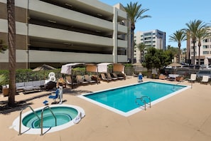 Pool - Relaxing Poolside Escape Near Disneyland Resort & Anaheim Attractions (Anaheim)