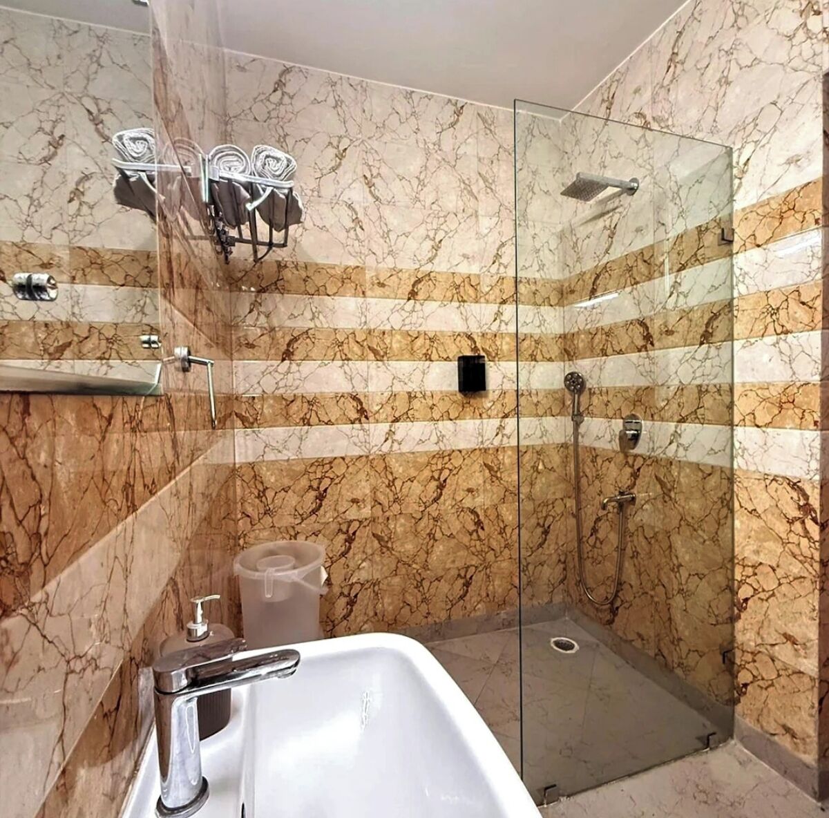 Deluxe Room | Bathroom