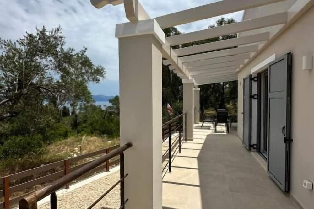 Scandal House by All About Paxos - Πετράτικα