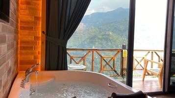 Bungalow, Balcony, Mountain View | Interior