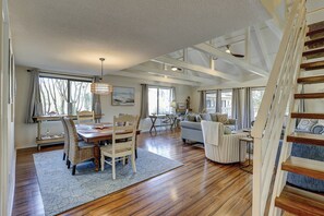 Interior - Updated Luxury 3 BR Queens Grant lagoon view Bikes & Beach gear included (Hilton Head Island)