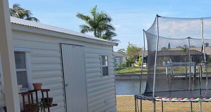Cozy 1-bedroom bed in gorgeous Port Charlotte with AC