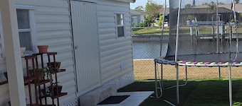Cozy 1-bedroom bed in gorgeous Port Charlotte with AC